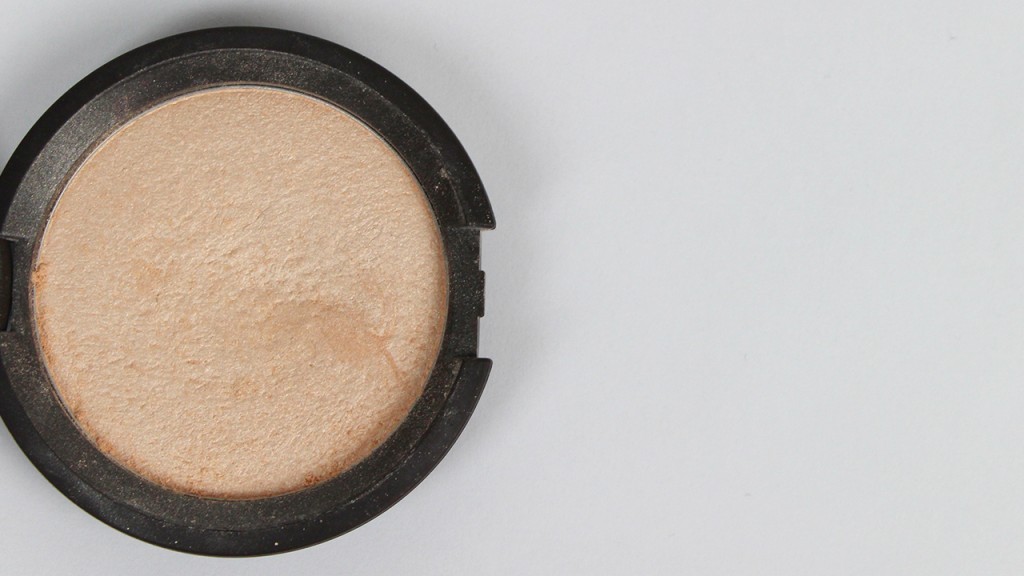 BECCA Cosmetics Shimmering Skin Perfector Pressed in Moonstone Review