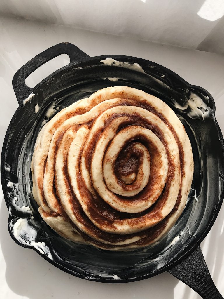 http://www.oliviafrescura.com/wp-content/uploads/2019/12/Giant-Cast-Iron-Cinnamon-Roll-with-Cream-Cheese-Frosting-Recipe-4-768x1024.jpg